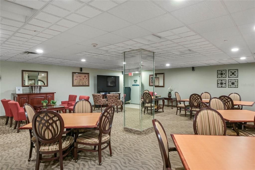 For Sale: $229,900 (1 beds, 2 baths, 1109 Square Feet)