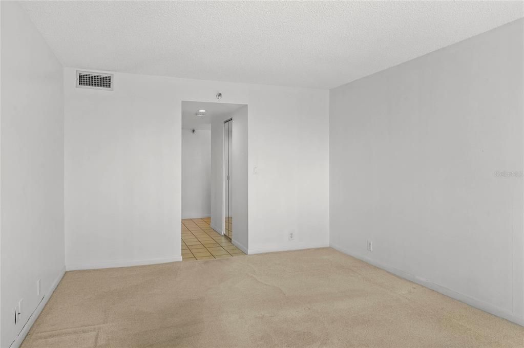 For Sale: $229,900 (1 beds, 2 baths, 1109 Square Feet)