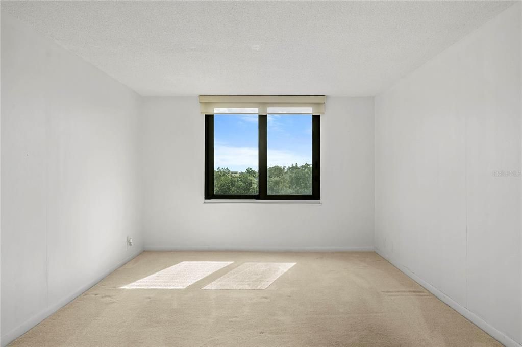For Sale: $229,900 (1 beds, 2 baths, 1109 Square Feet)
