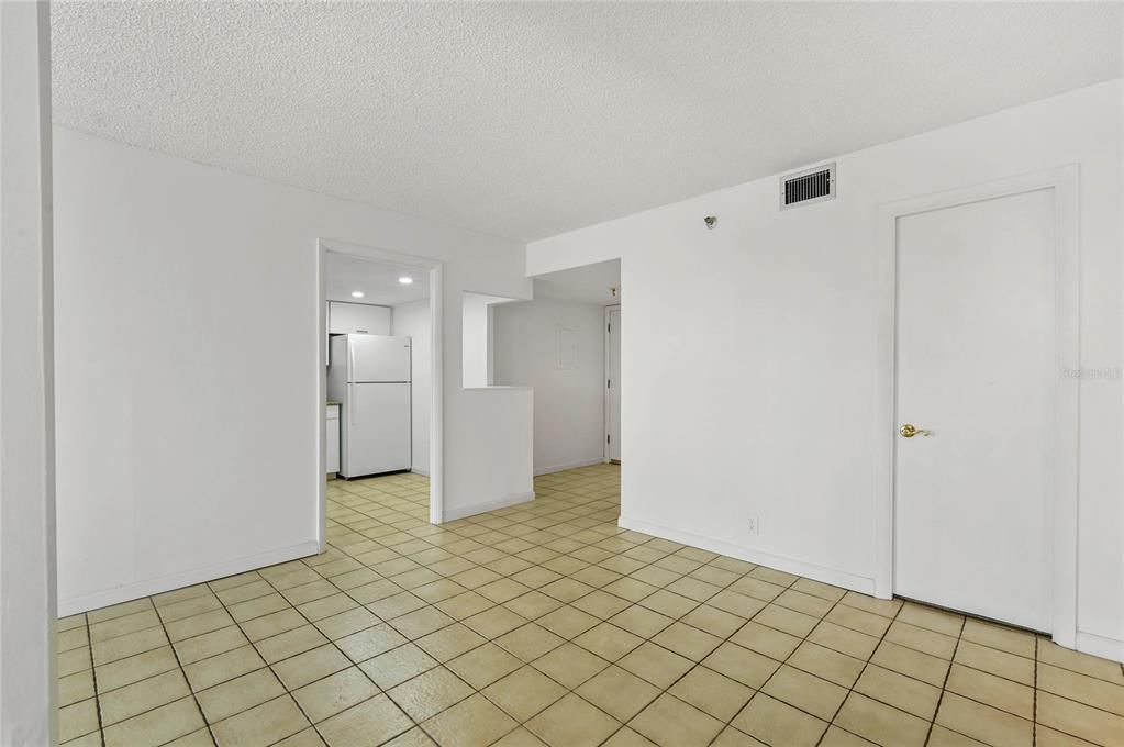 For Sale: $229,900 (1 beds, 2 baths, 1109 Square Feet)