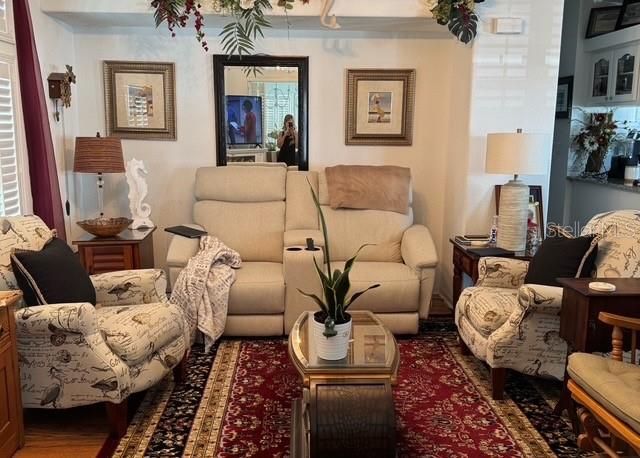 For Sale: $349,000 (2 beds, 2 baths, 1068 Square Feet)