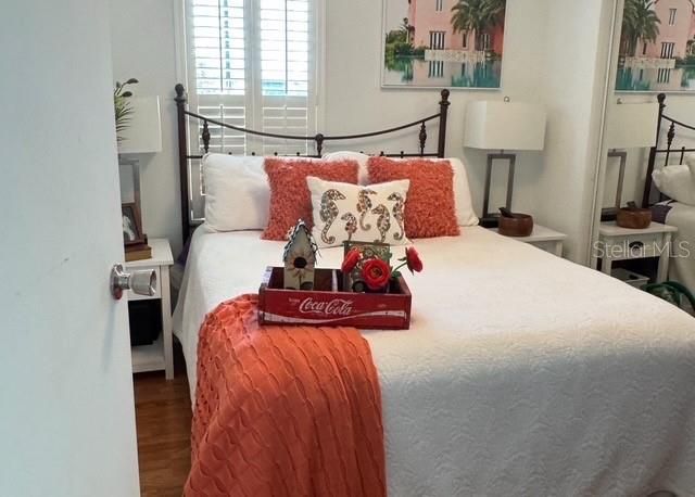For Sale: $349,000 (2 beds, 2 baths, 1068 Square Feet)
