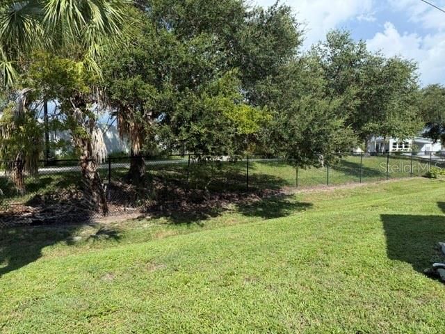 For Sale: $349,000 (2 beds, 2 baths, 1068 Square Feet)