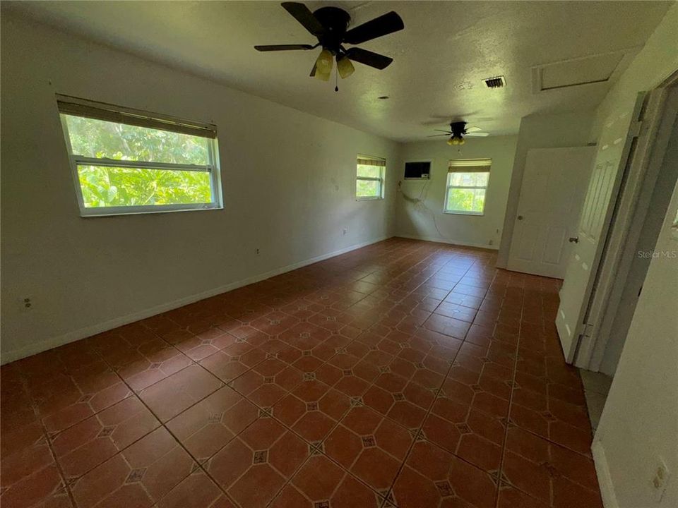 For Rent: $1,600 (3 beds, 2 baths, 1258 Square Feet)