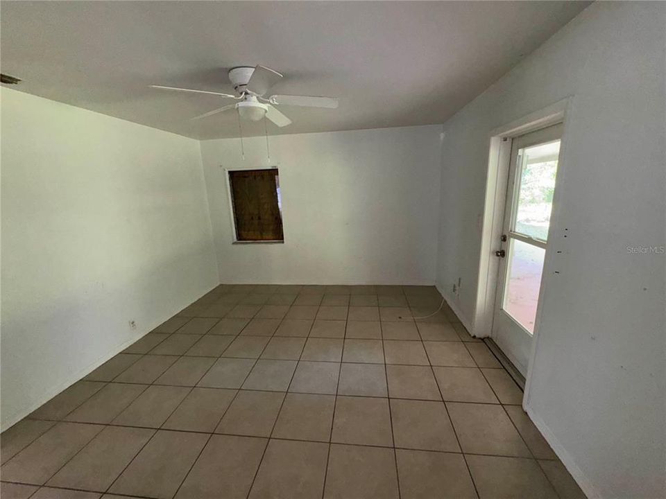 For Rent: $1,600 (3 beds, 2 baths, 1258 Square Feet)