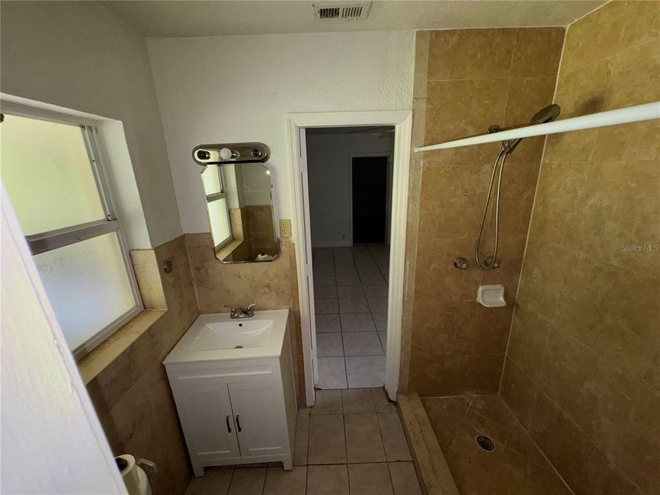 For Rent: $1,600 (3 beds, 2 baths, 1258 Square Feet)