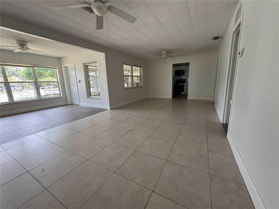 For Rent: $1,600 (3 beds, 2 baths, 1258 Square Feet)
