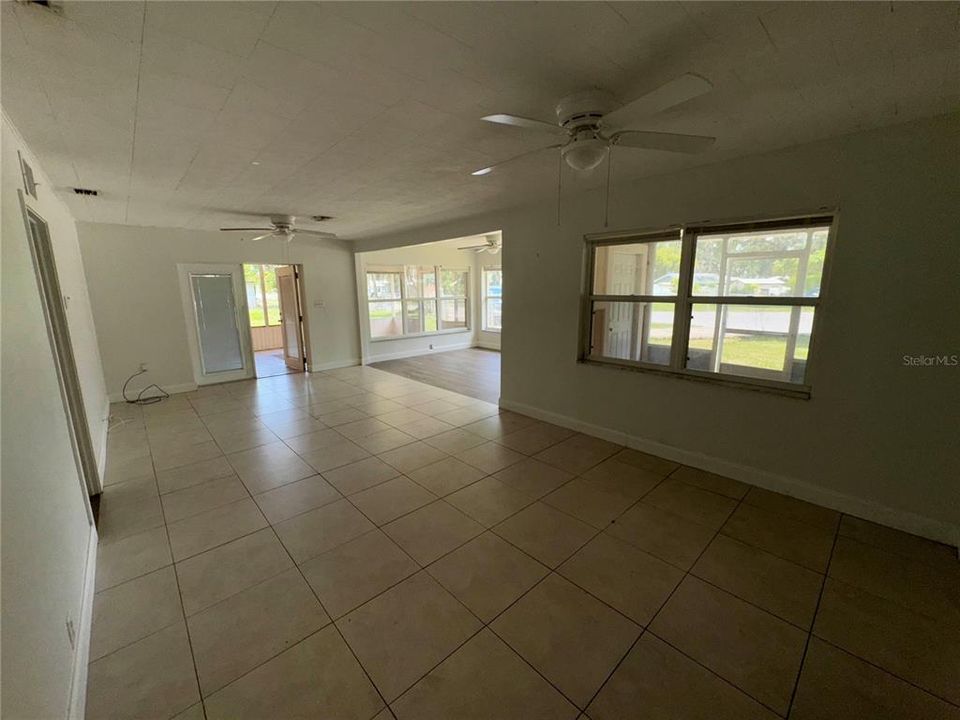 For Rent: $1,600 (3 beds, 2 baths, 1258 Square Feet)