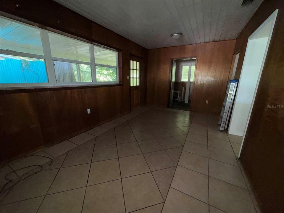 For Rent: $1,600 (3 beds, 2 baths, 1258 Square Feet)