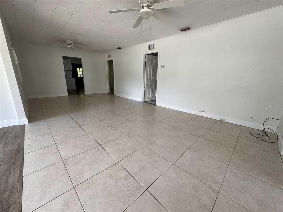 For Rent: $1,600 (3 beds, 2 baths, 1258 Square Feet)