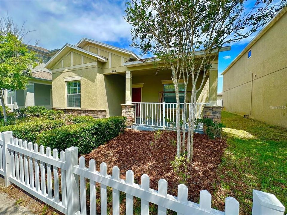For Sale: $350,000 (3 beds, 2 baths, 1637 Square Feet)