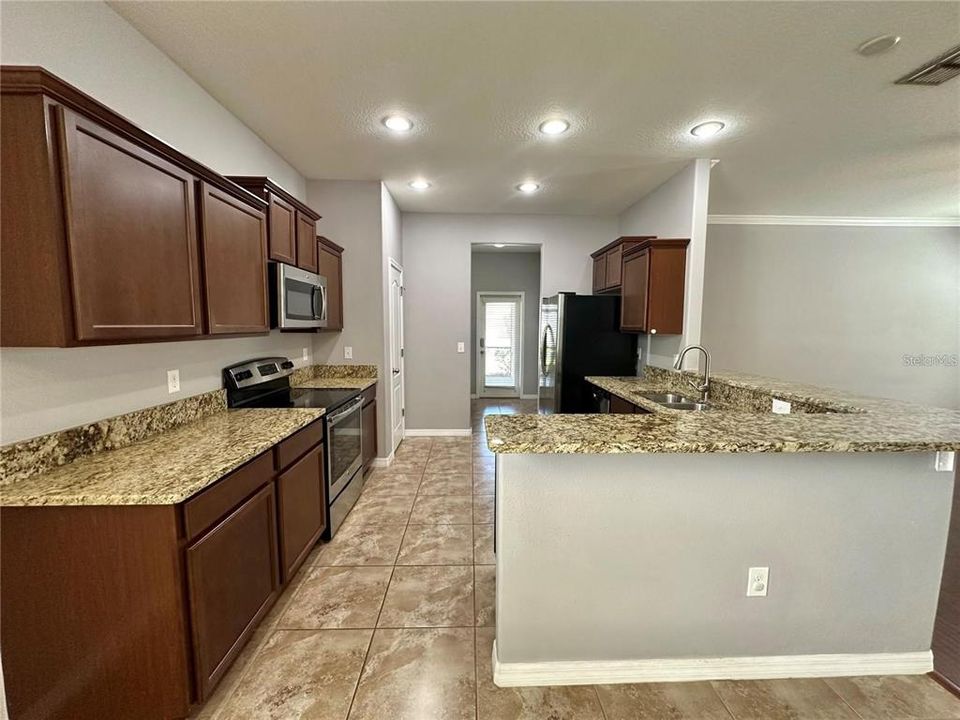 For Sale: $350,000 (3 beds, 2 baths, 1637 Square Feet)