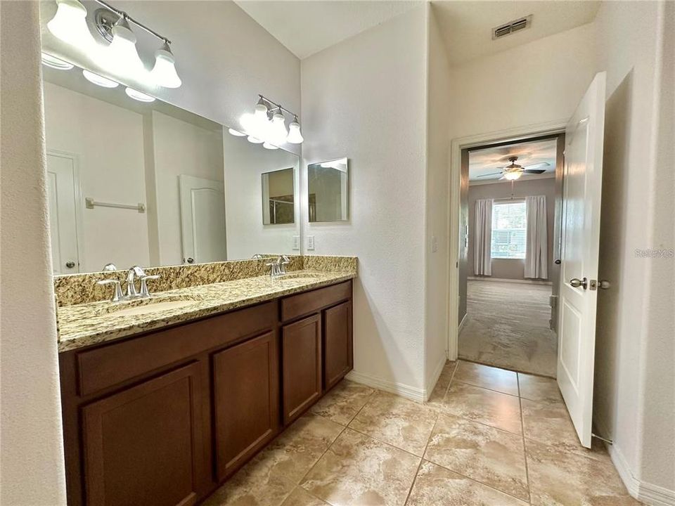 For Sale: $350,000 (3 beds, 2 baths, 1637 Square Feet)