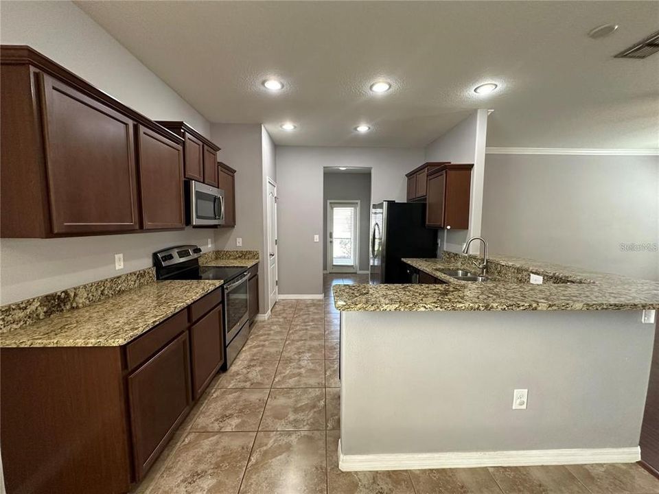 For Sale: $350,000 (3 beds, 2 baths, 1637 Square Feet)