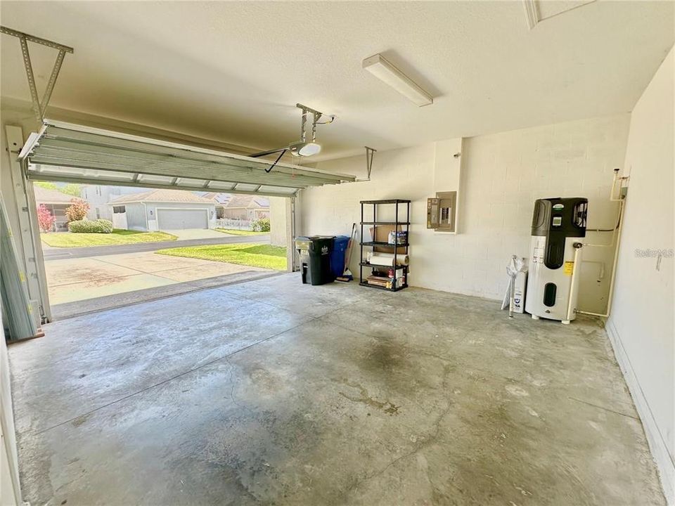 For Sale: $350,000 (3 beds, 2 baths, 1637 Square Feet)