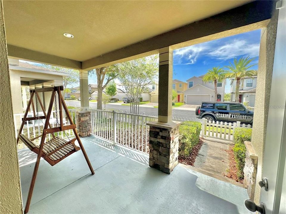 For Sale: $350,000 (3 beds, 2 baths, 1637 Square Feet)