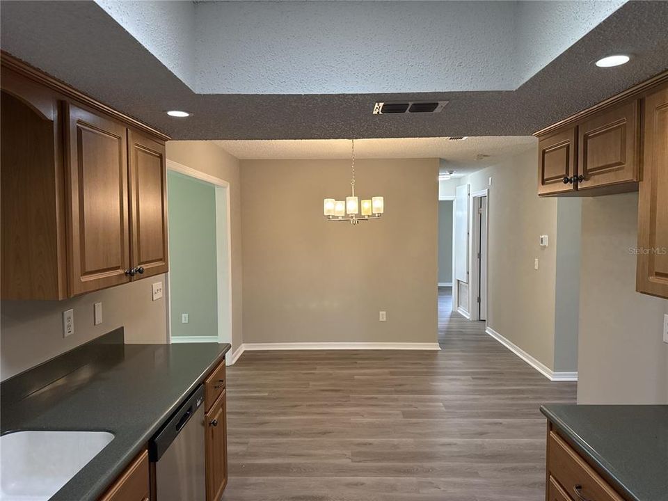 For Sale: $210,000 (2 beds, 2 baths, 1008 Square Feet)
