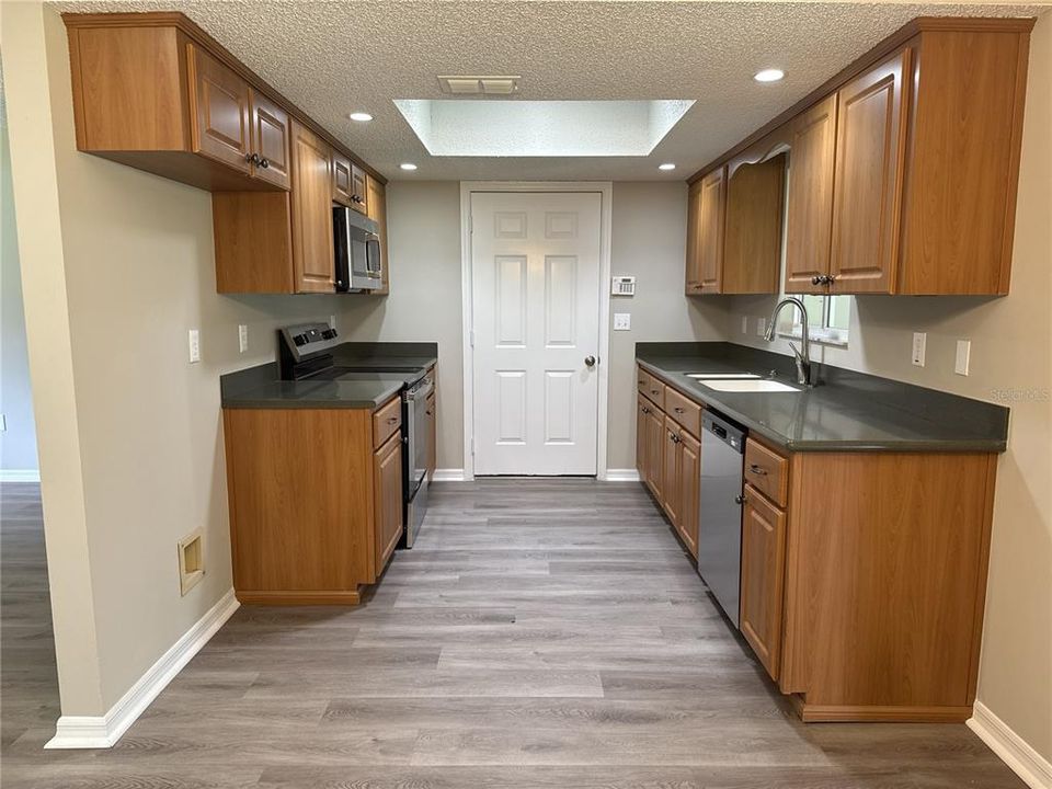 For Sale: $210,000 (2 beds, 2 baths, 1008 Square Feet)