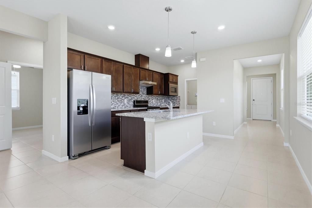 For Sale: $389,000 (2 beds, 2 baths, 1648 Square Feet)