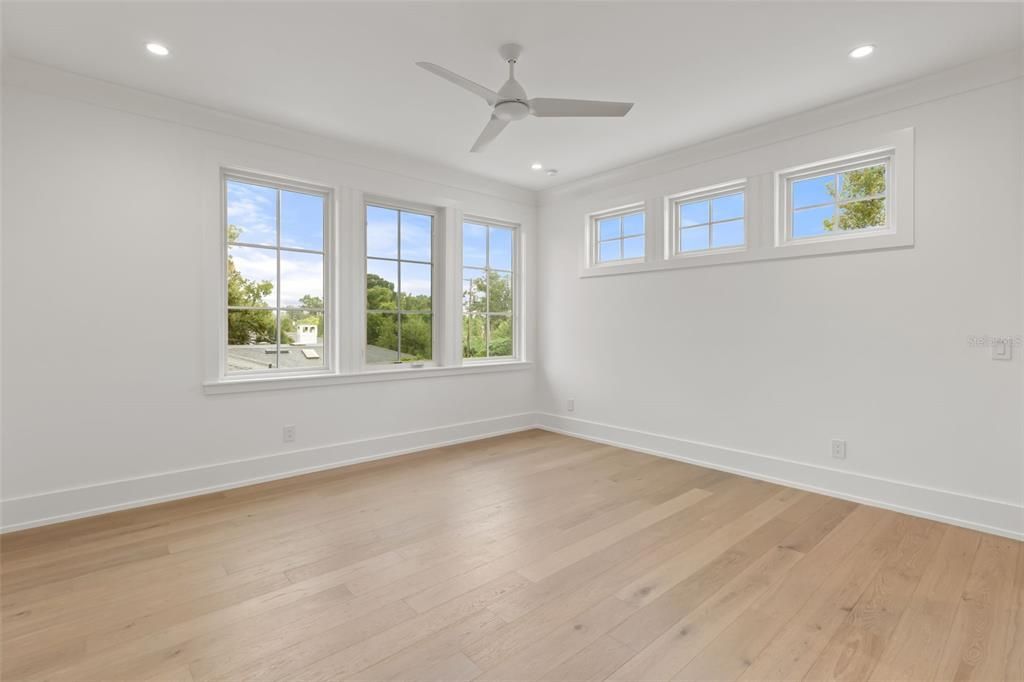 For Sale: $3,799,000 (5 beds, 5 baths, 5296 Square Feet)