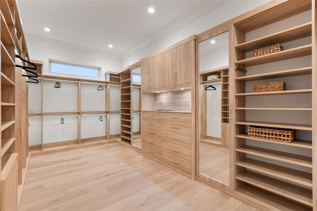 For Sale: $3,799,000 (5 beds, 5 baths, 5296 Square Feet)