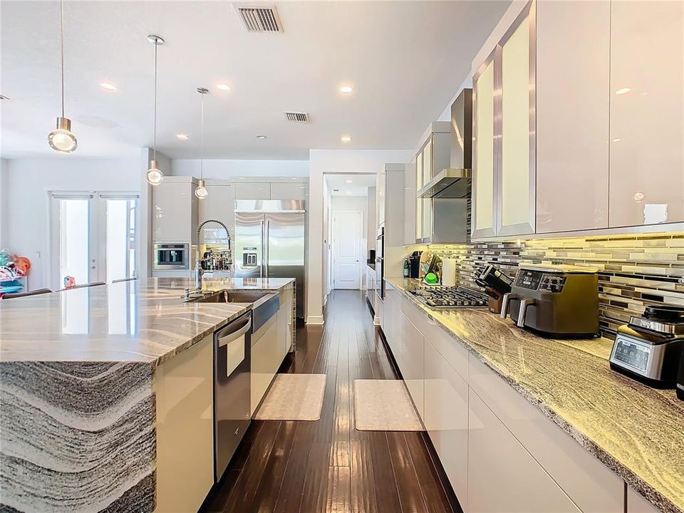 For Sale: $1,950,000 (5 beds, 4 baths, 4329 Square Feet)