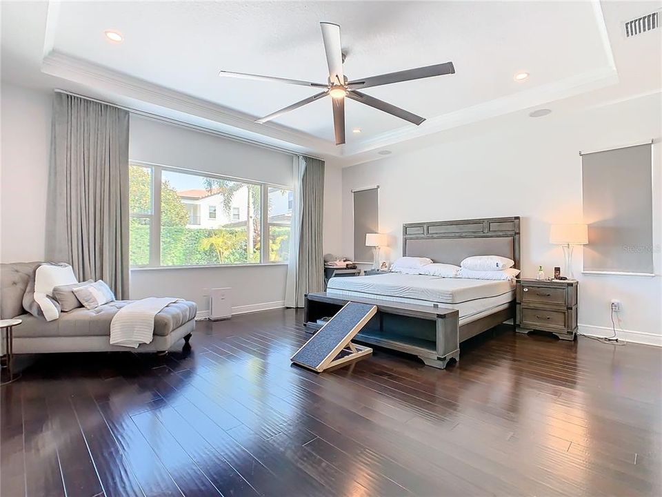For Sale: $1,950,000 (5 beds, 4 baths, 4329 Square Feet)