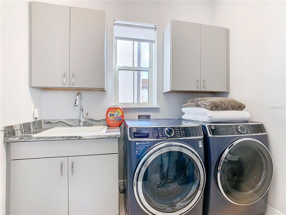 For Sale: $1,950,000 (5 beds, 4 baths, 4329 Square Feet)