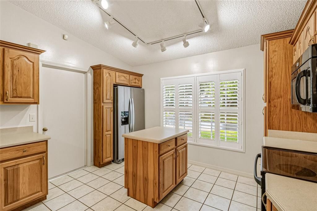 For Sale: $330,000 (4 beds, 2 baths, 1885 Square Feet)