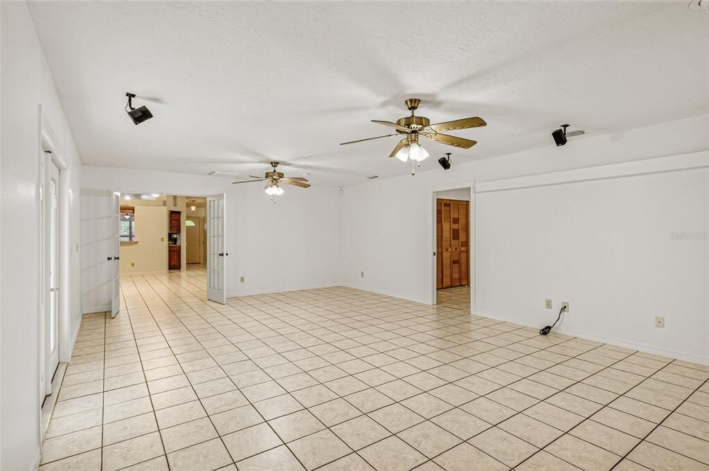 For Sale: $330,000 (4 beds, 2 baths, 1885 Square Feet)