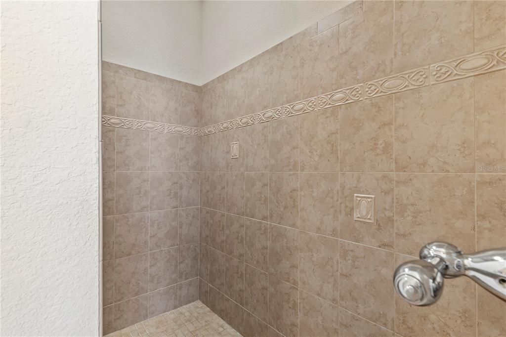En Venta: $449,900 (3 camas, 2 baños, 2047 Pies cuadrados)
