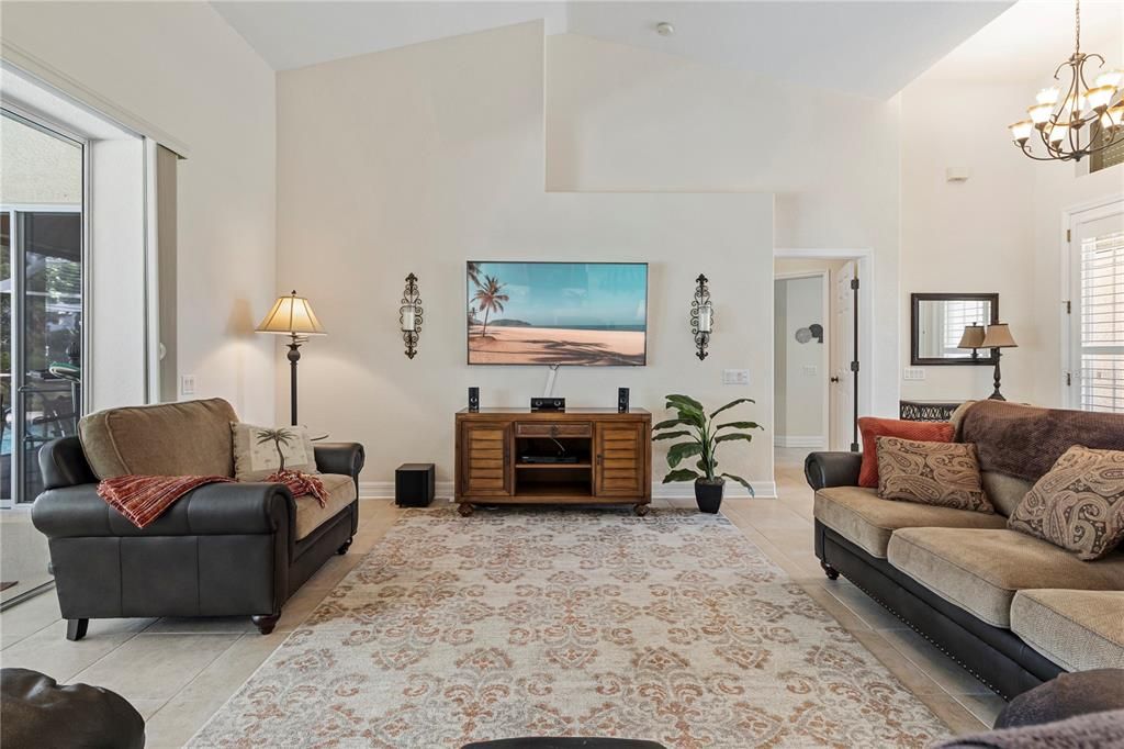 En Venta: $449,900 (3 camas, 2 baños, 2047 Pies cuadrados)