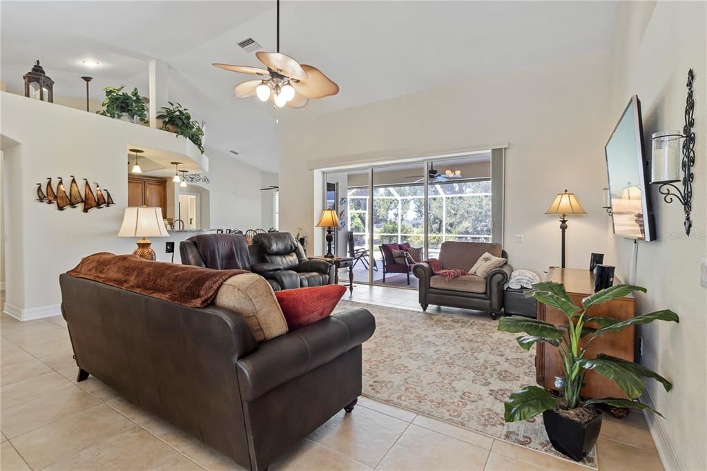 En Venta: $449,900 (3 camas, 2 baños, 2047 Pies cuadrados)