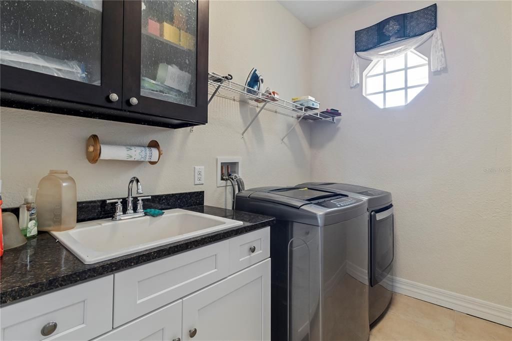 En Venta: $449,900 (3 camas, 2 baños, 2047 Pies cuadrados)