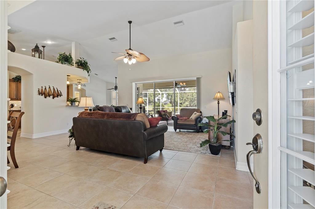 En Venta: $449,900 (3 camas, 2 baños, 2047 Pies cuadrados)