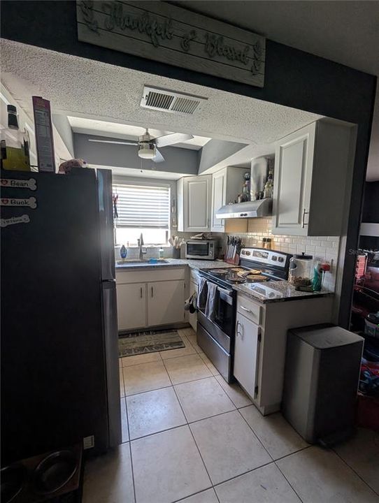 For Sale: $320,000 (3 beds, 2 baths, 1272 Square Feet)