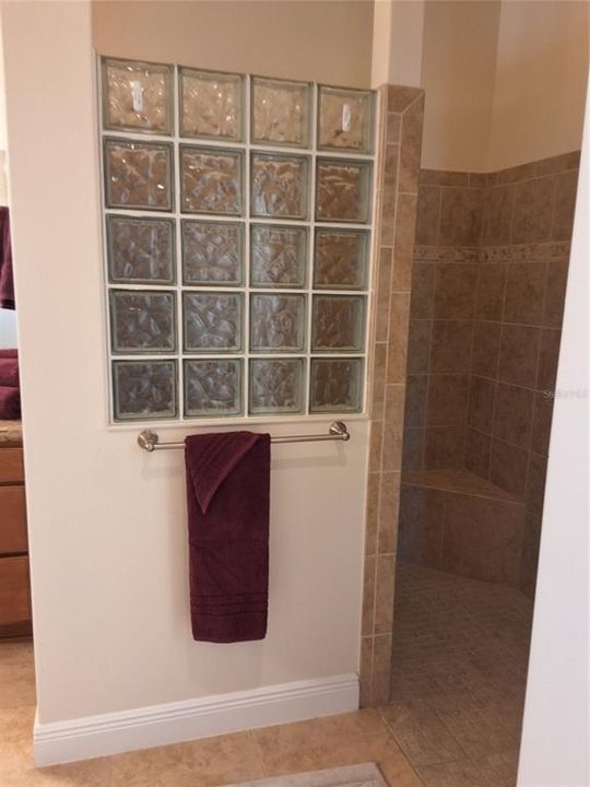For Rent: $3,000 (3 beds, 2 baths, 1935 Square Feet)