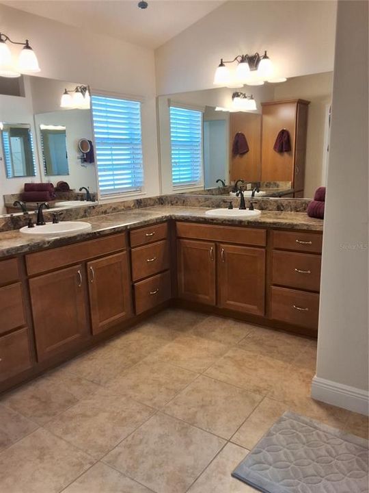For Rent: $3,000 (3 beds, 2 baths, 1935 Square Feet)
