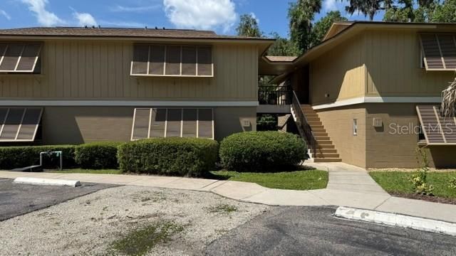 For Sale: $125,000 (2 beds, 2 baths, 897 Square Feet)
