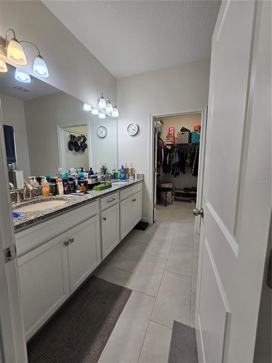 For Rent: $2,900 (3 beds, 2 baths, 1913 Square Feet)