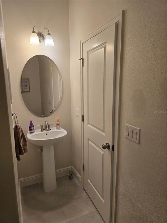 For Rent: $2,900 (3 beds, 2 baths, 1913 Square Feet)