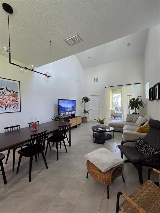 For Rent: $2,900 (3 beds, 2 baths, 1913 Square Feet)