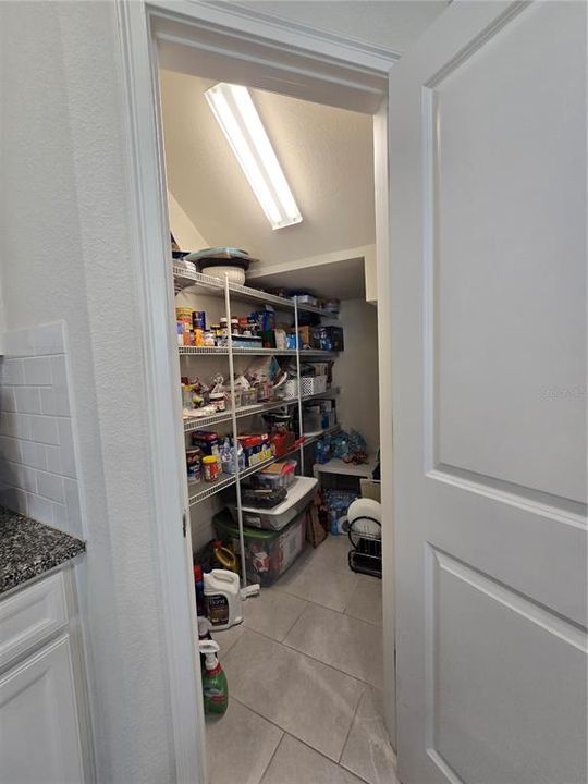 For Rent: $2,900 (3 beds, 2 baths, 1913 Square Feet)
