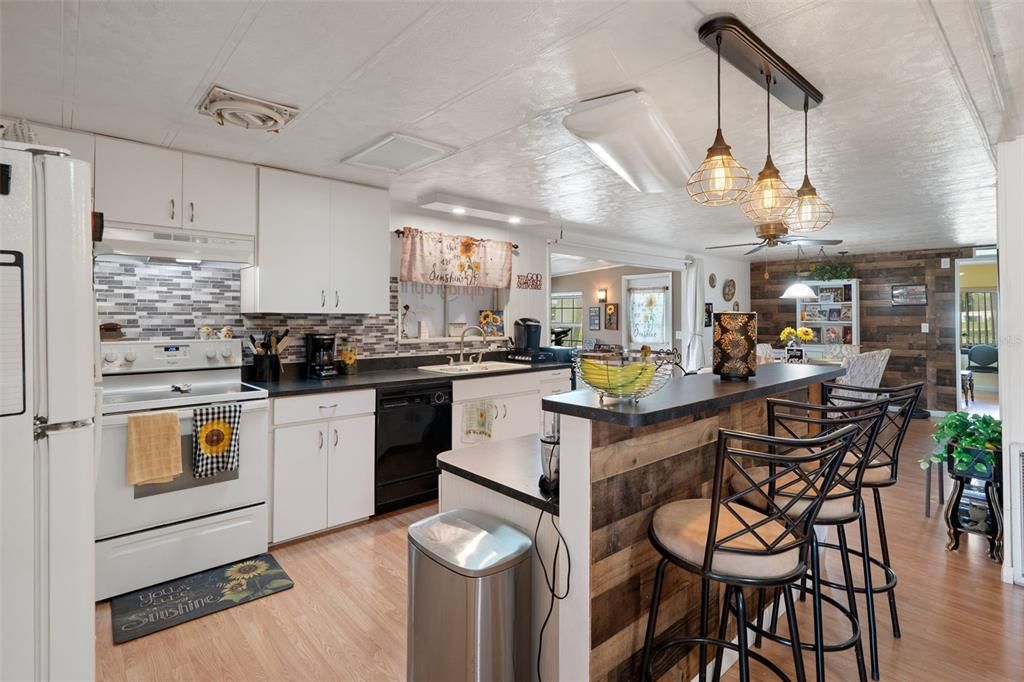For Sale: $190,000 (2 beds, 2 baths, 1508 Square Feet)