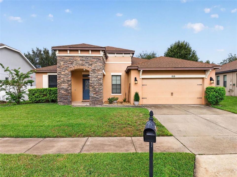 For Sale: $485,000 (4 beds, 2 baths, 1948 Square Feet)