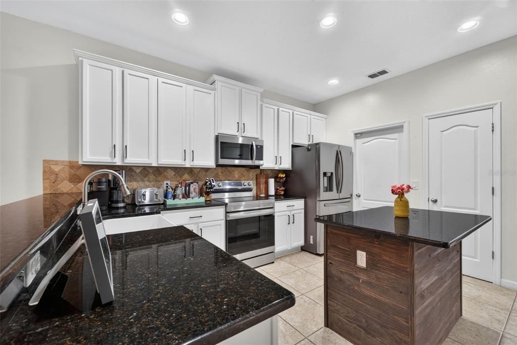 For Sale: $485,000 (4 beds, 2 baths, 1948 Square Feet)