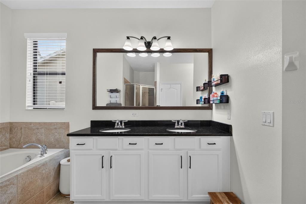 For Sale: $485,000 (4 beds, 2 baths, 1948 Square Feet)