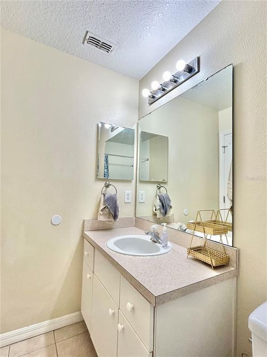 En Renta: $1,900 (4 camas, 3 baños, 1642 Pies cuadrados)