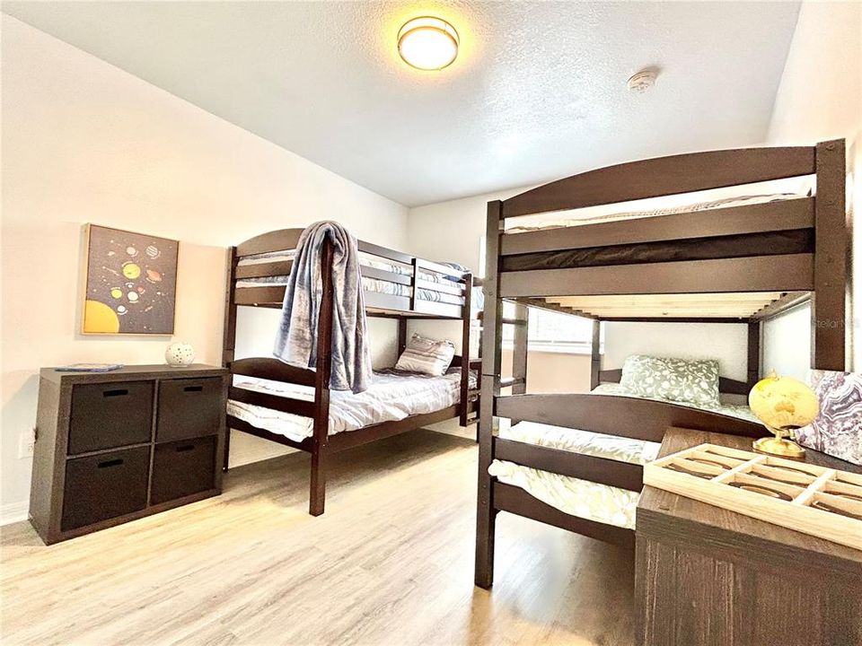 En Renta: $1,900 (4 camas, 3 baños, 1642 Pies cuadrados)