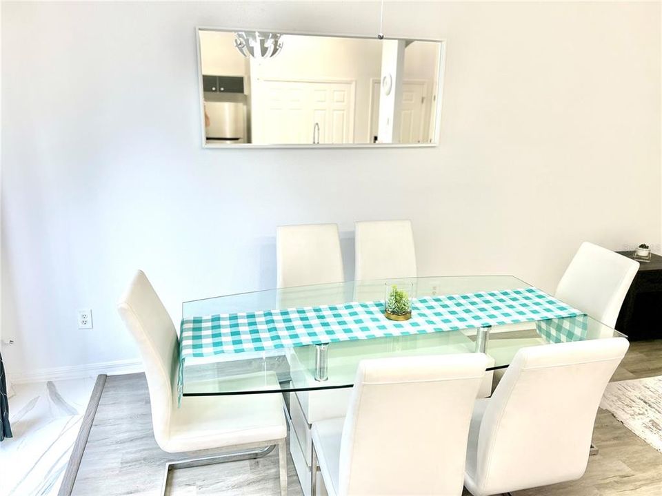 En Renta: $1,900 (4 camas, 3 baños, 1642 Pies cuadrados)